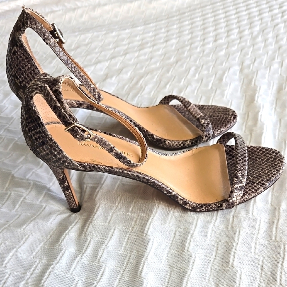 Banana Republic Women's Snakeskin Heels Mob Wife Elegant Feminine